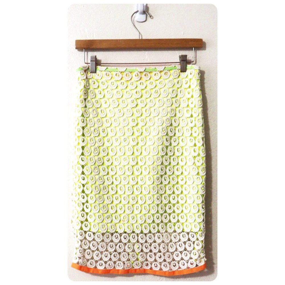 * T Tahari Crochet Skirt sz 2
